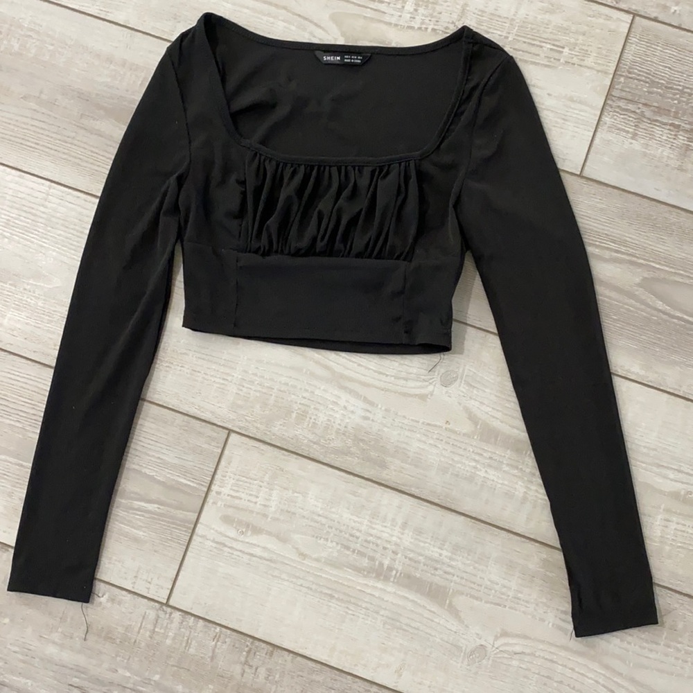 Black long sleeve crop top
